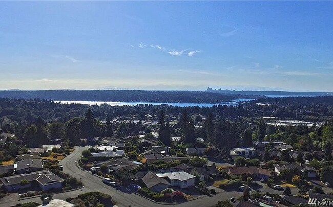 Foto del edificio - Stunning Somerset Home with Breathtaking City, Mountain & Lake Views – 5 Bedrooms, Gourmet Kitchen