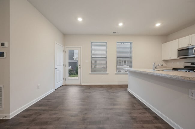 Building Photo - 62 Pepperwood Dr