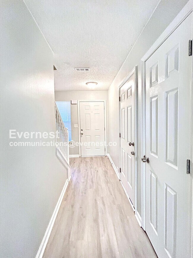 Foto del edificio - 5419 Bluegrass Dr