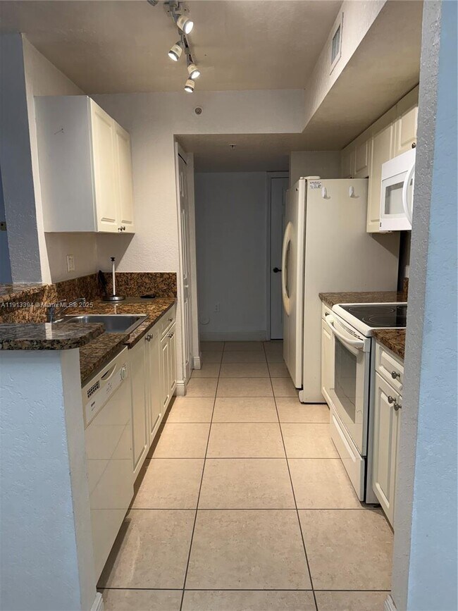 Building Photo - 20830 SW 87th Ave