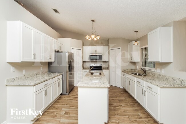 Building Photo - 544 Gagnon St SE