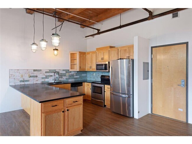 Building Photo - 127 5th St NE