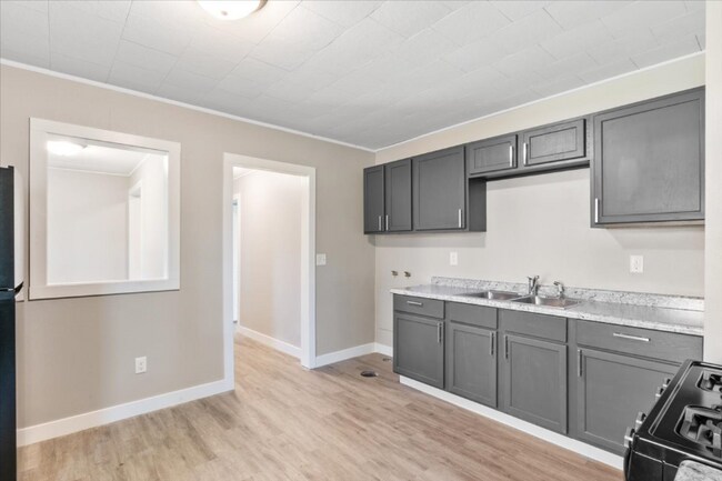 Foto del edificio - 3878 Johnson Ave
