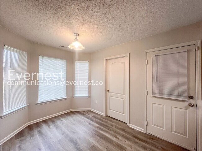 Foto del edificio - 7661 Ragland Pl