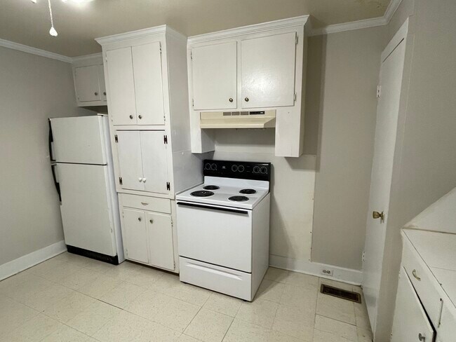 Kitchen - 310 E 2nd St