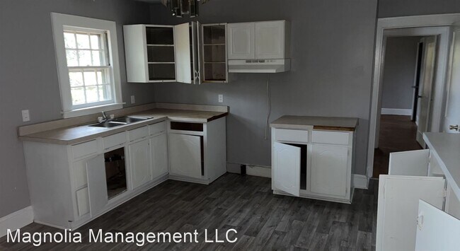 Building Photo - 3 br, 1 bath House - 836 E Montgomery St