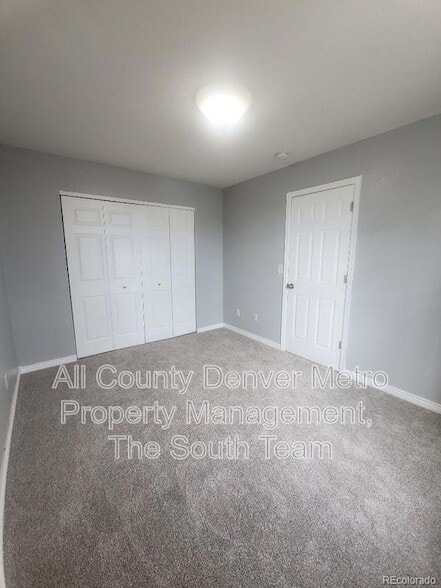 Building Photo - 4365 W Kenyon Ave