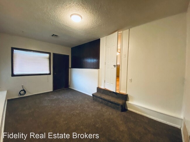 Building Photo - 3 br, 1 bath House - 3901 S Youngs Blvd