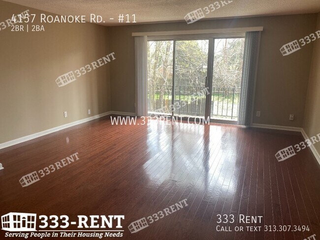 Building Photo - Your new condo awaits with gated parking a...
