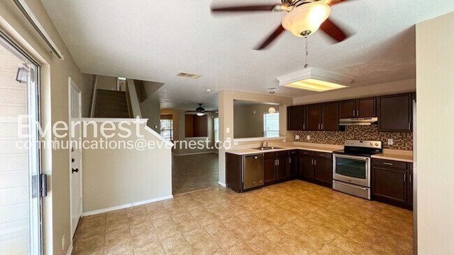 Building Photo - 3 Bed, 3 Bath Home with Garage / Pet-Friendly / Available Now!