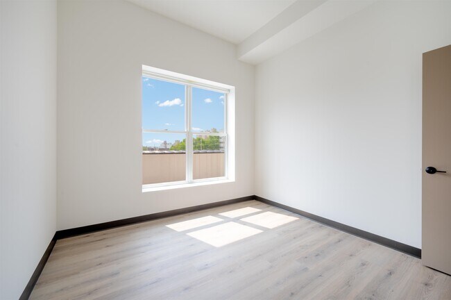 Building Photo - 857 Bergen Ave