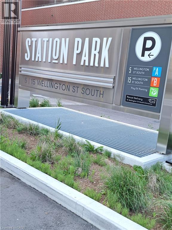 Building Photo - 5 Wellington St S