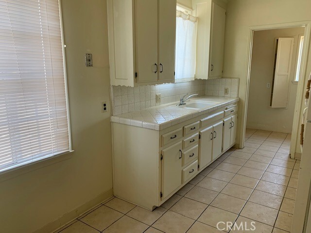 Building Photo - 709 W Glendon Way