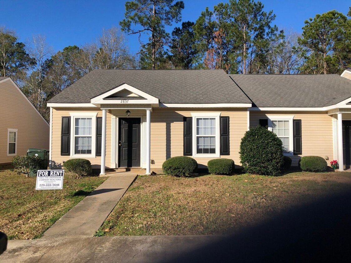 Building Photo - 2837 Mclain Ln