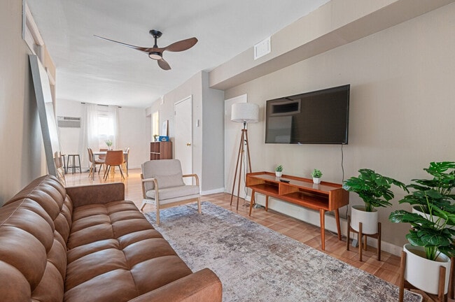 Building Photo - 309 W 28th St