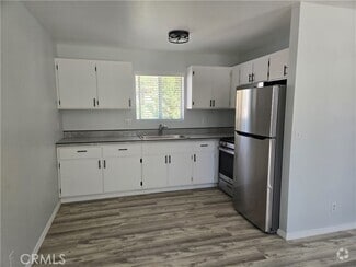 Building Photo - 765 Iris Dr