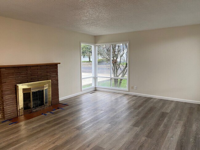 Foto del edificio - ~3 Bedroom Hucrest Home~
