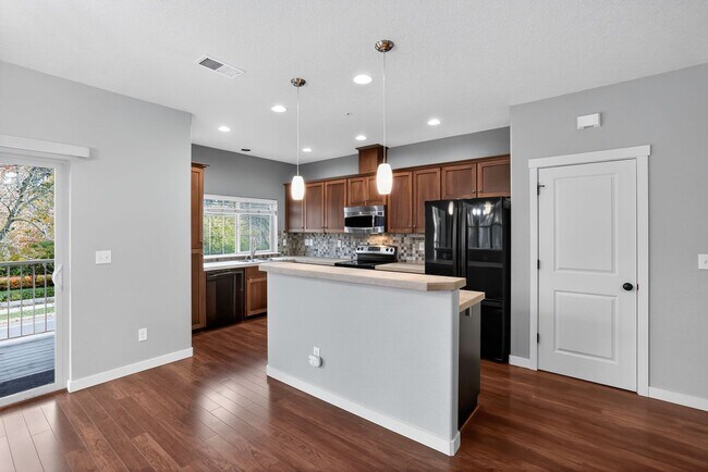 Building Photo - 7993 NE Rockne Way