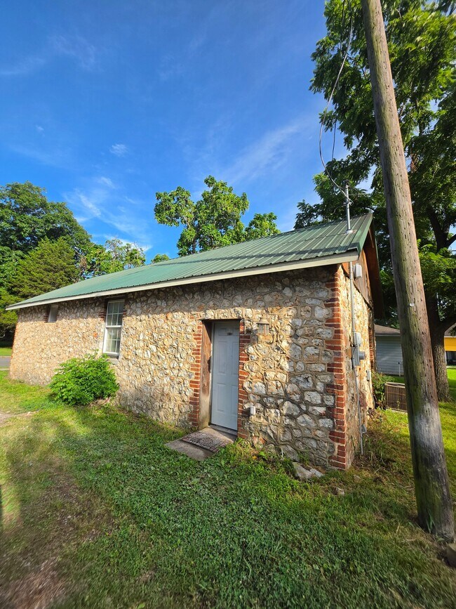 Building Photo - 1021 N Vinita Ave