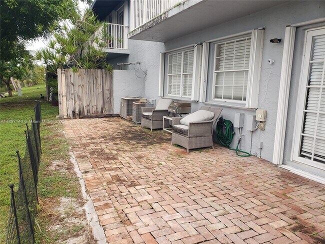 Building Photo - 6960 NW 173rd Dr