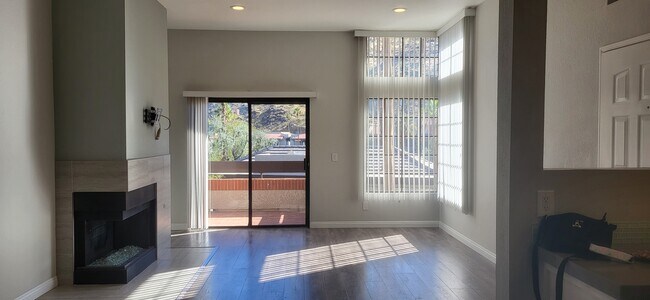 Sala de estar - 2601 S Broadmoor Dr