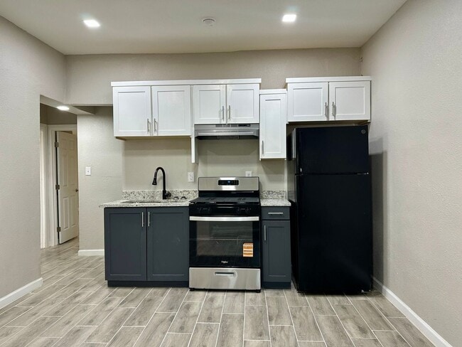 Building Photo - 101 N Seville Dr