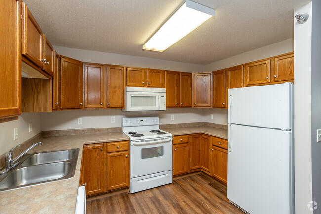 2BR, 1BA - 1020SF - Cocina - Eastern Hills Apartments