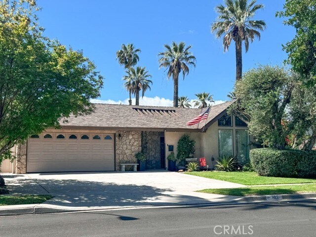 Foto principal - 102 Crestview St E