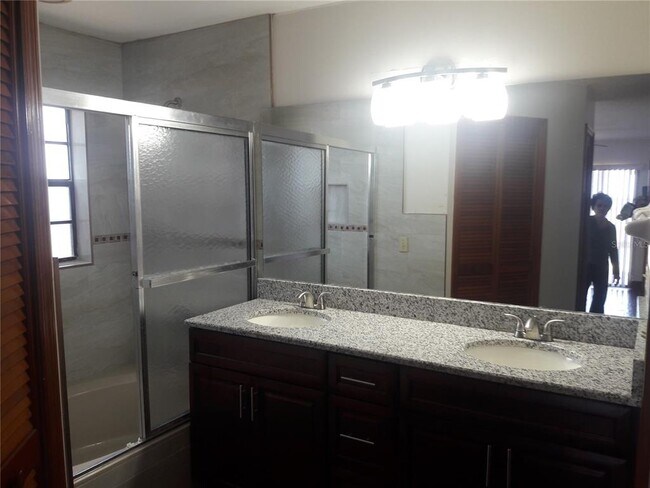 Foto del edificio - 3400 E Lakeshore Blvd