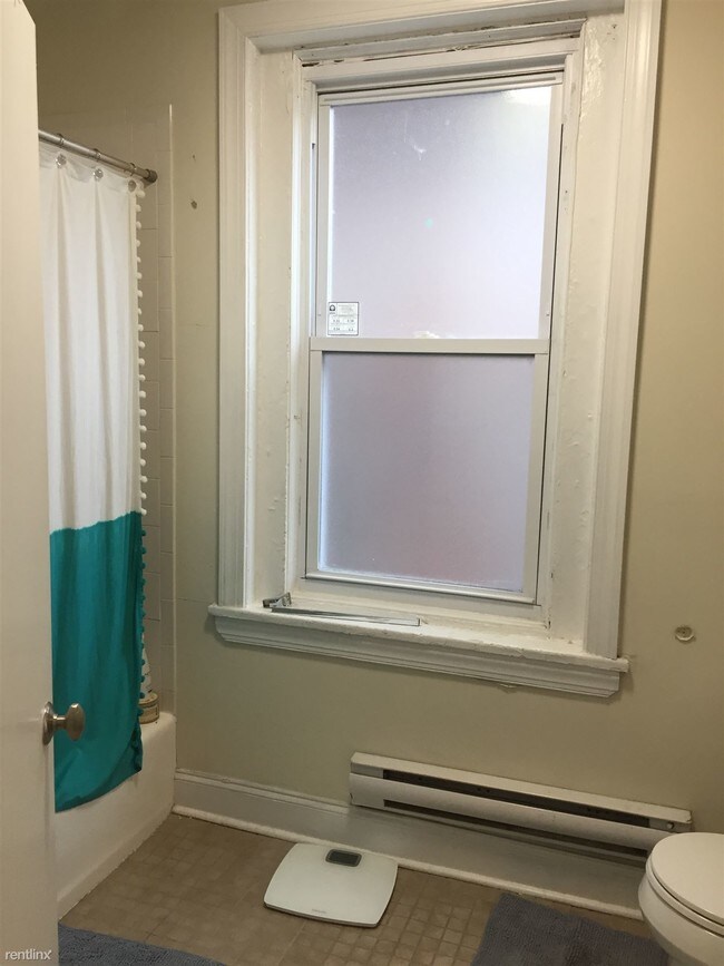 Foto del edificio - 3 br, 2 bath  - 927 Spruce St Apt 3