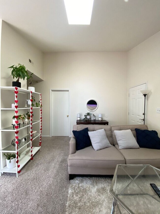 Building Photo - Welcome to your new home in Virginia Beach...