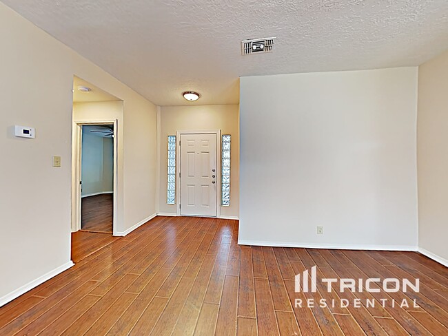 Foto del edificio - 7714 Gallant Ridge Dr