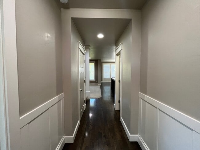 Building Photo - 5373 N Mitchum Ave