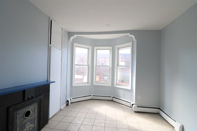 Building Photo - 1114 5th St