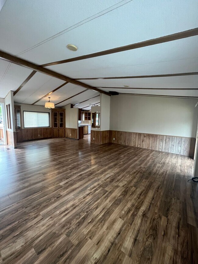 Foto del edificio - 3-Bedroom 2-Bathroom home with HUGE Shop in Cedar Flats