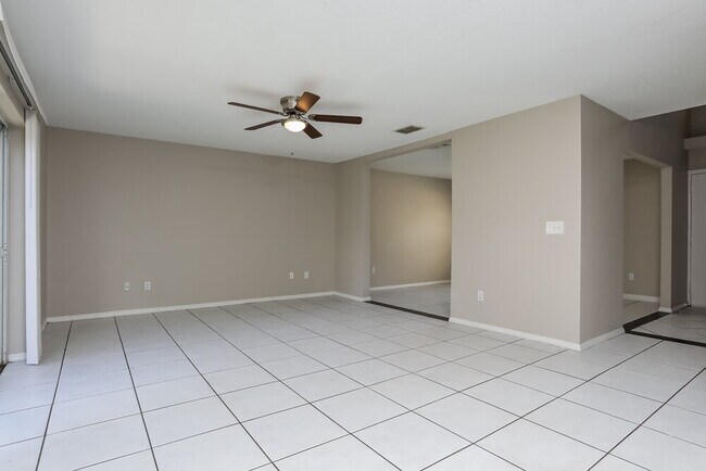 Building Photo - 1018 Corkwood Dr