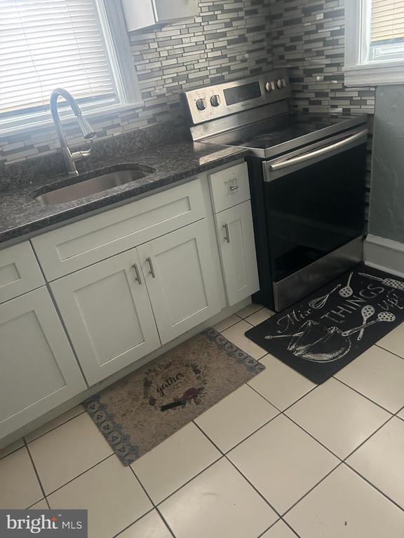 Building Photo - 1620 S 56th St