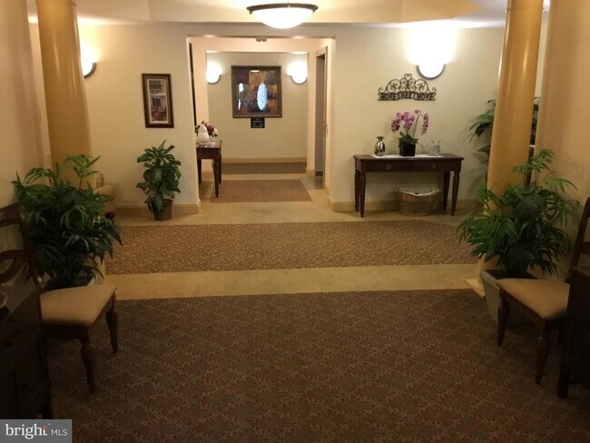 Foto del edificio - 8601 Roaming Ridge Way