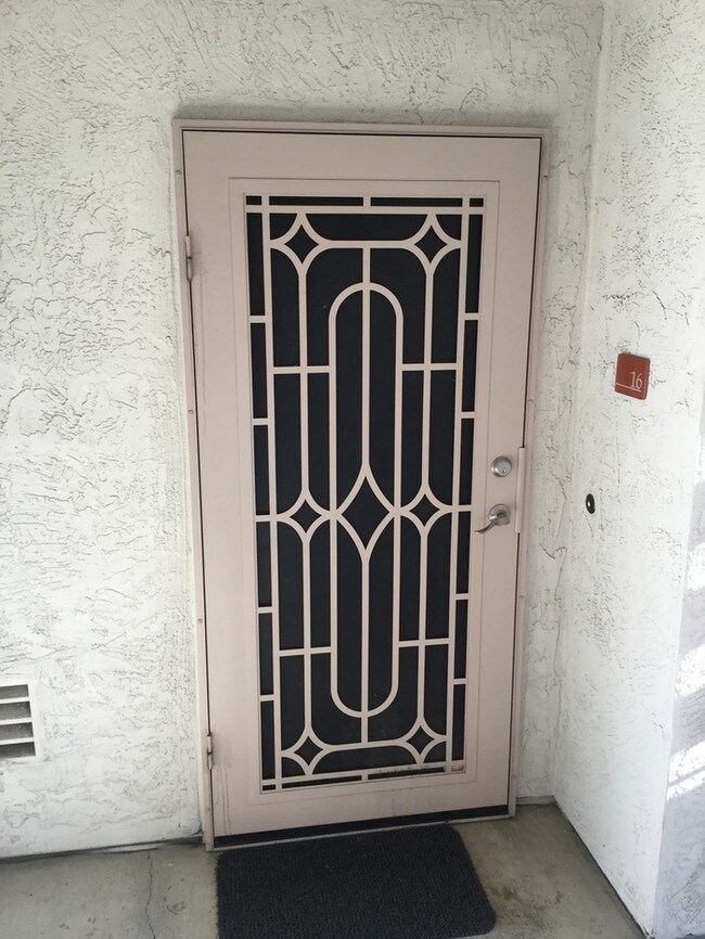 Foto del edificio - 2 bedroom 2 bath Condo in downtown Hayward