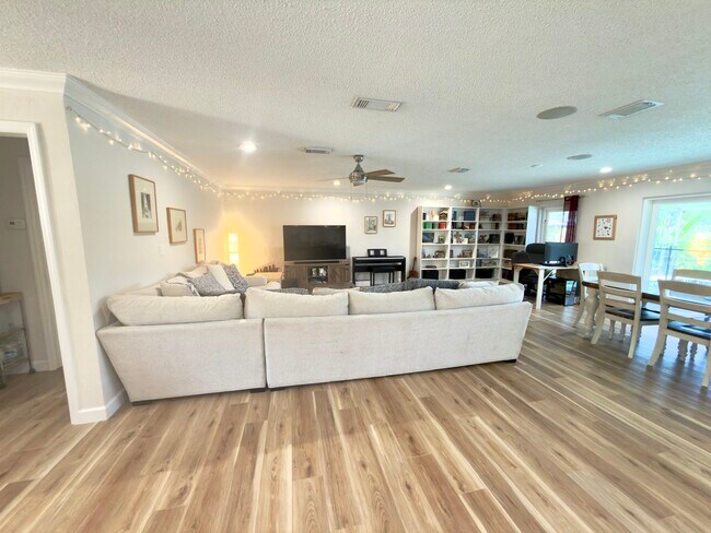 Foto del edificio - 1281 S Disston Ave