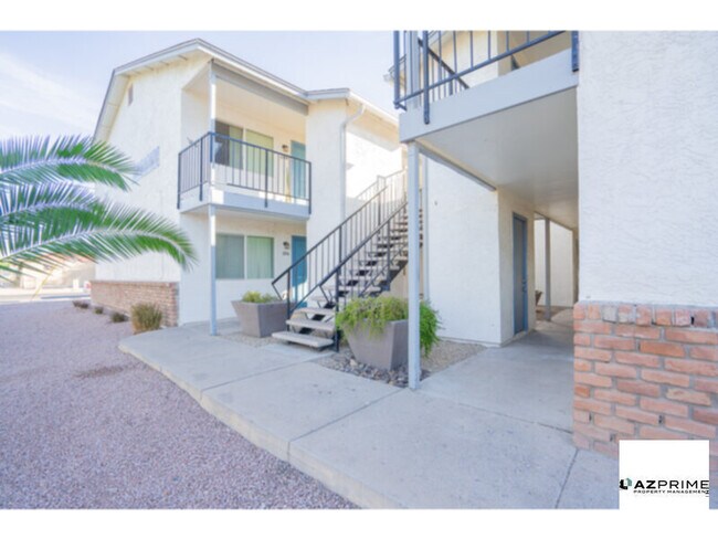 Foto del edificio - FREE FIRST MONTH'S RENT MOVE IN SPECIAL! Inviting 2/1 Phoenix Apartment with Modern Comforts!