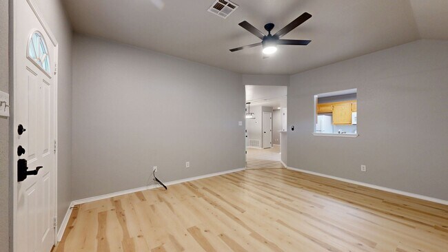 Foto del edificio - UPDATED DUPLEX IN NOLANVILLE ONLY $1,350!!!
