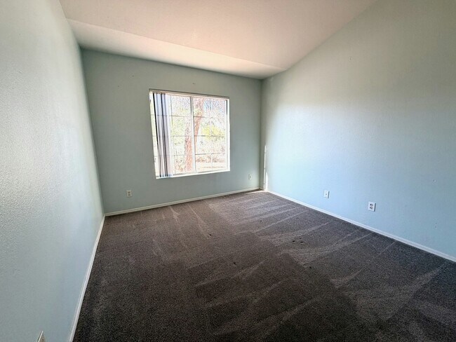 Building Photo - 4207 E Juanita Ave