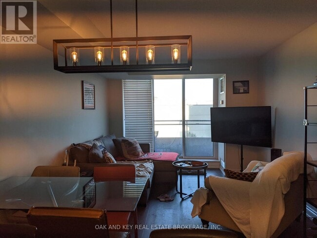 Building Photo - 245 Davisville Ave