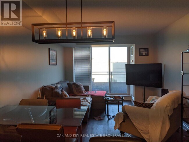 Photo du bâtiment - 245 Davisville Ave