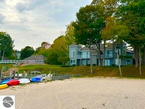 Building Photo - 776 N Yacht Club Dr