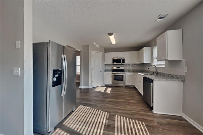 Foto del edificio - 4022 Rosebud Park Dr