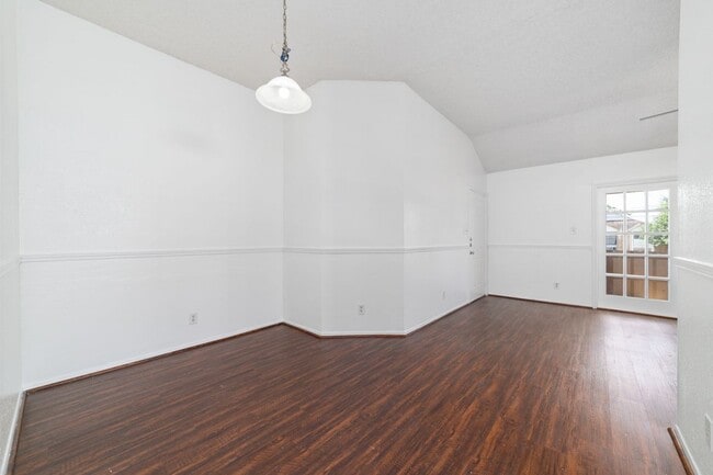 Building Photo - 1308 Brenda Ln