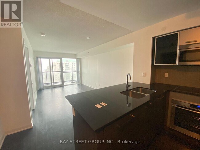 Photo du bâtiment - 5168-5168 Yonge St