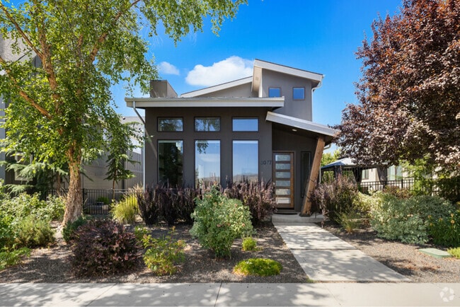 Building Photo - 3077 S Old Hickory Way